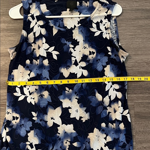 JM Collection Navy and White Floral Tank Top - Picture 4 of 5